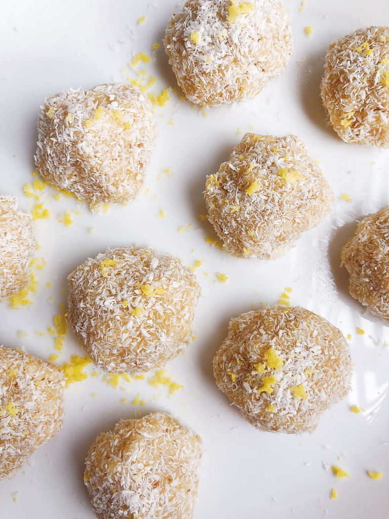 Healthy Lemon Coconut Ginger Balls! No-bake vegan treats bursting with refreshing flavor. SO EASY to make. Perfect for an afternoon snack or an after dinner treat! #healthydesserts #nobakedesserts #easysnackrecipes #healthysnack #veganrecipe | www.jillzguerin.com