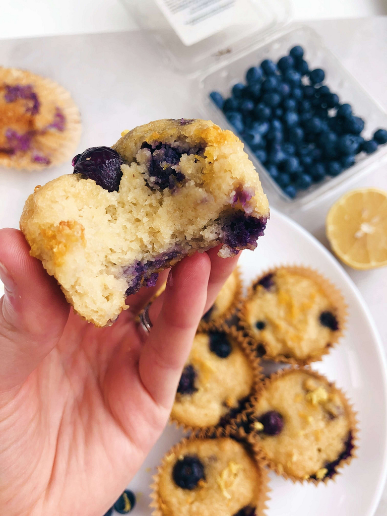 Healthy Lemon Blueberry Muffins! Made with only best ingredients but still bursting with flavor! #healthymuffins #cleaneating #healthybreakfast | www.jillzguerin.com