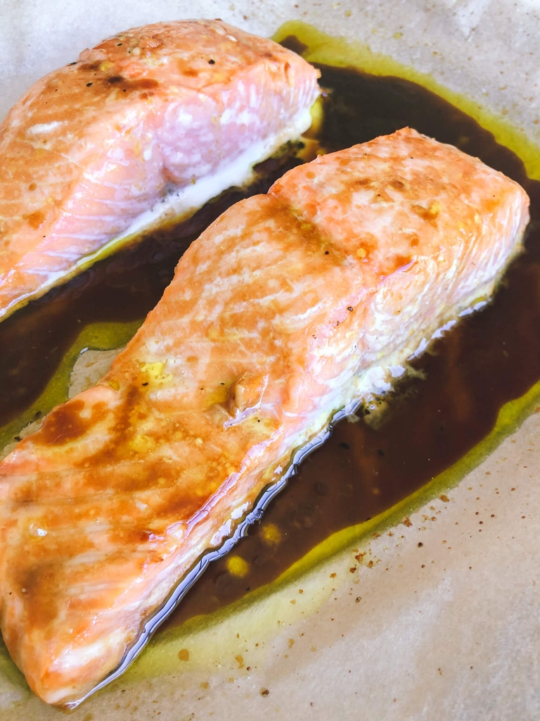 Maple-Glazed Salmon: An easy and healthy salmon recipe for a quick weeknight meal. #salmonrecipe #healthydinner | www.jillzguerin.com