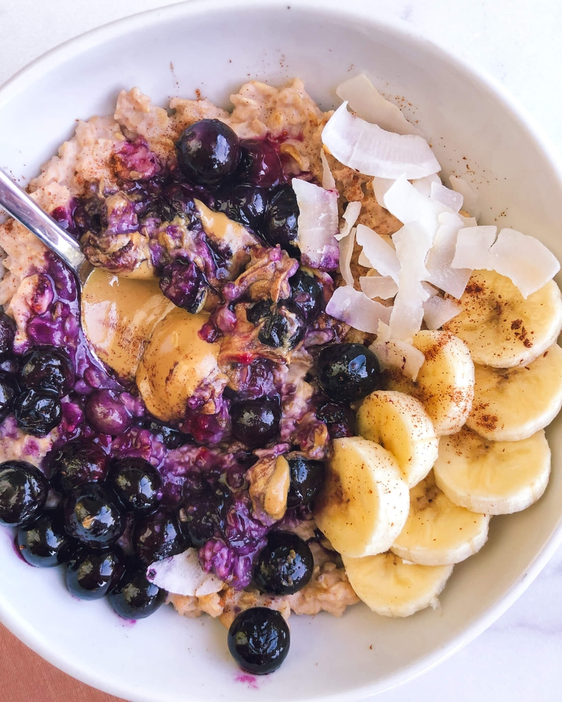 How to Make the Perfect Oatmeal Bowl: Can you really be a true adult if you don't know how to make the perfect oatmeal bowl? #oatmeal #breakfast | www.jillzguerin.com