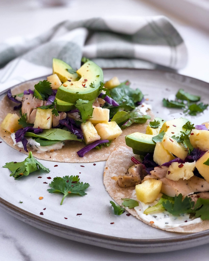 Pineapple Chicken Tacos: These tacos are nutritious, easy to make, and so perfect for those hot summer months! #healthytacos #healthymeal | www.jillzguerin.com