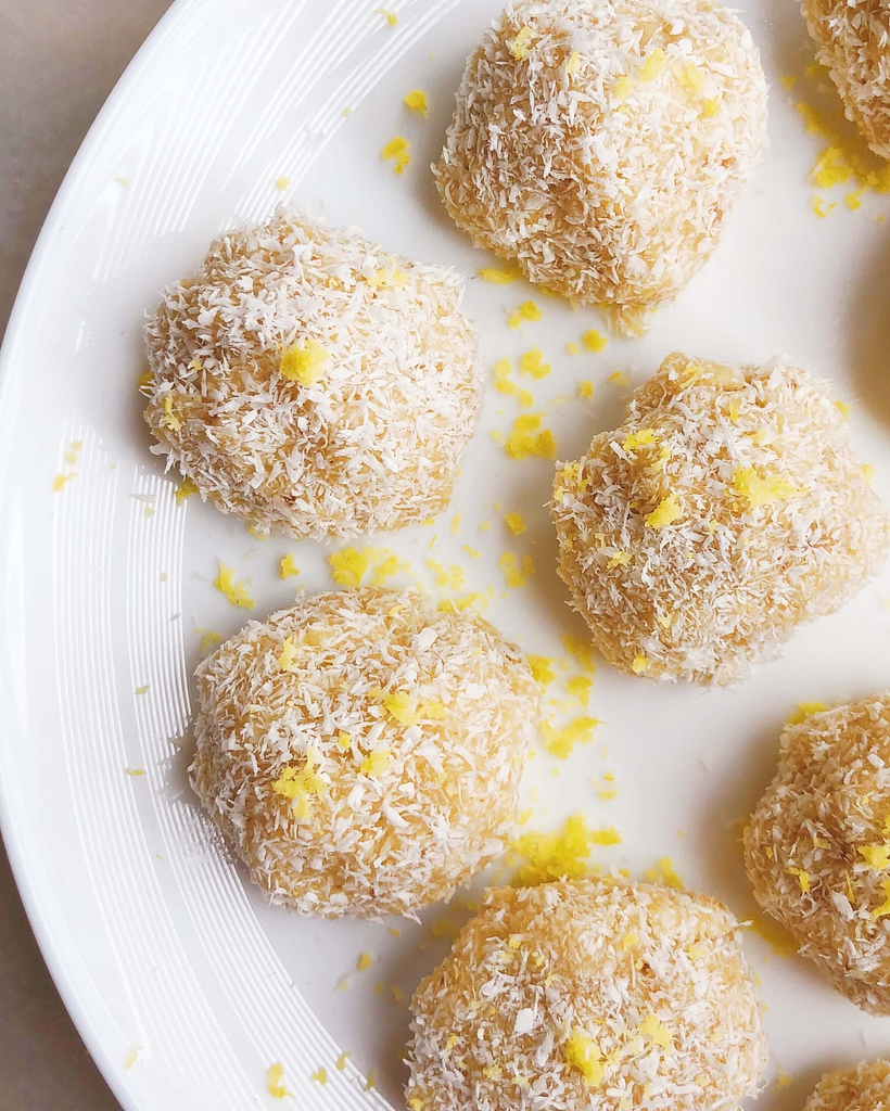 Healthy Lemon Coconut Ginger Balls! No-bake vegan treats bursting with refreshing flavor. SO EASY to make. Perfect for an afternoon snack or an after dinner treat! #healthydesserts #nobakedesserts #easysnackrecipes #healthysnack #veganrecipe | www.jillzguerin.com