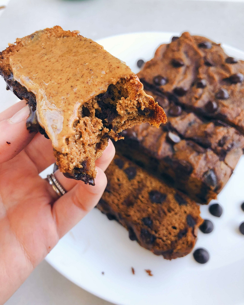 Pumpkin Chocolate Chip Bread: ry this simple and wholesome bread for some fall deliciousness. #healthybaking #fallbaking | www.jillzguerin.com