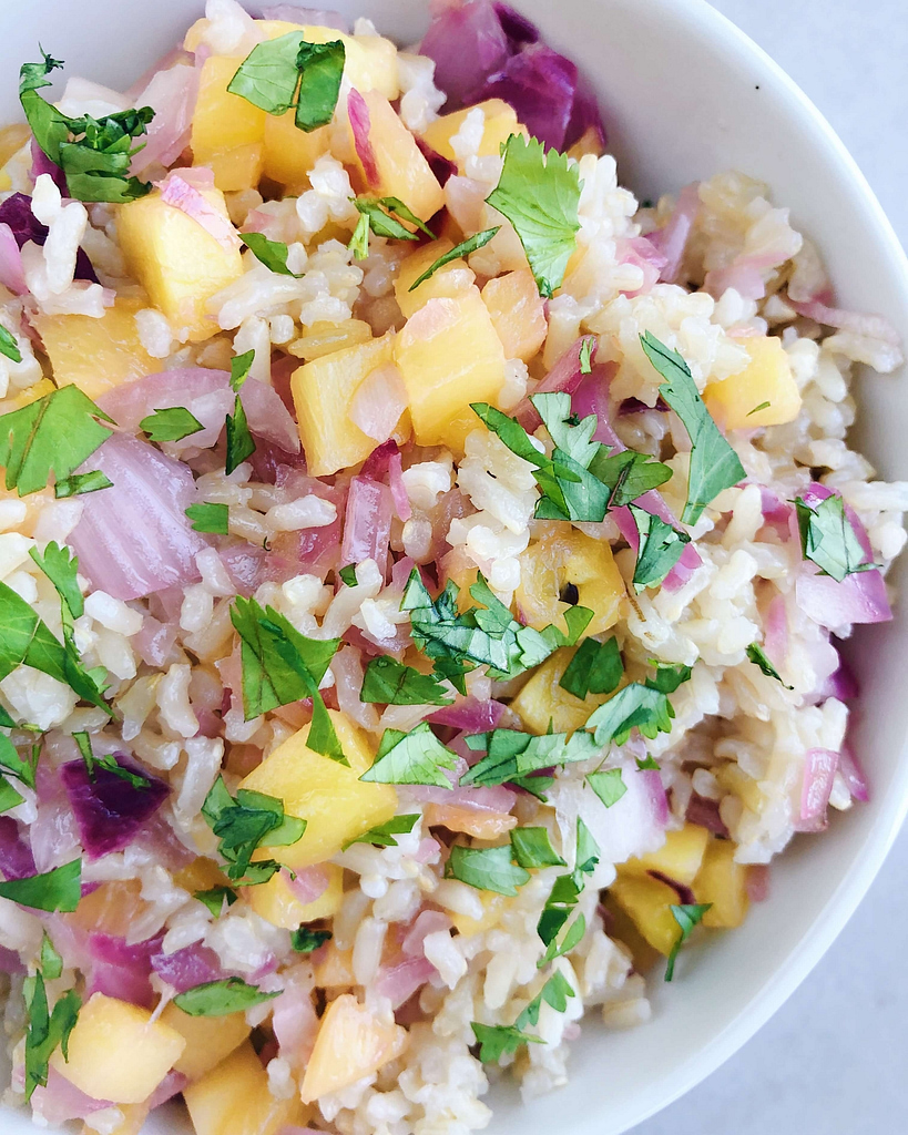 Tropical Brown Rice: the perfect and easiest side dish for the spring and summer months! #easycooking #summermeals #healthysides | www.jillzguerin.com