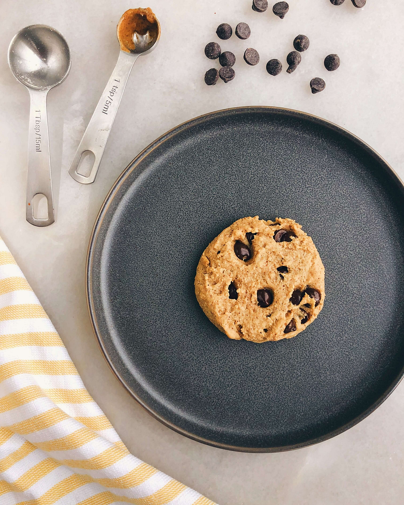 Single Serving Vegan Chocolate Chip Cookie: A healthy and delicious way to get your burger fix! #vegancookie #singleservingcookie | www.jillzguerin.com