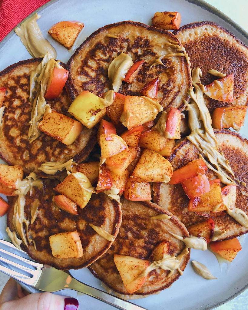 Cinnamon Apple Cassava Pancakes: A delicious weekend pancake recipe so perfect for a cozy, Fall morning. #healthypancakes #glutenfreepancakes | www.jillzguerin.com