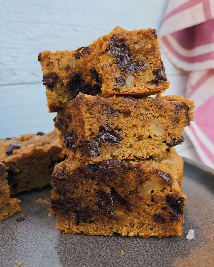 Sweet Potato Chocolate Chip Blondies: A deliciously soft and fudgy blondie, made with healthy, wholesome ingredients! #healthyblondies #glutenfree | www.jillzguerin.com