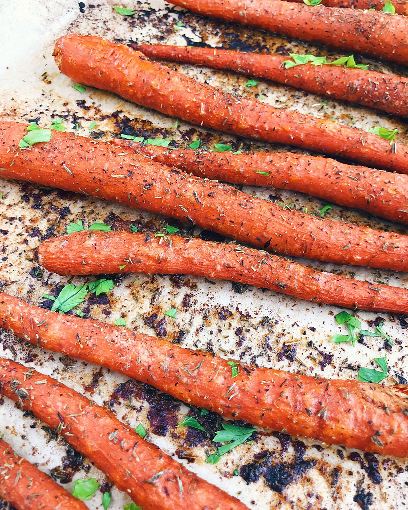 Easy Roasted Carrots: A healthy and delicious side to any meal. Tons of nutrition, but little effort! #healthyfood #healthyrecipe | www.jillzguerin.com
