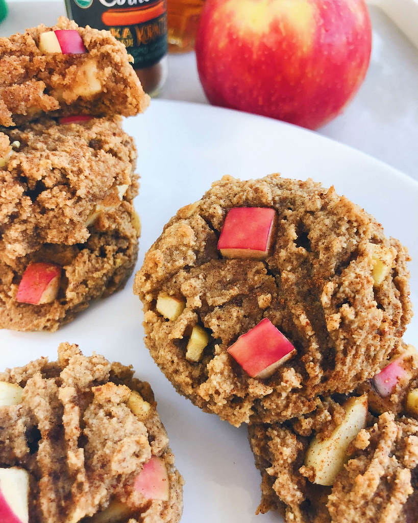 Cinnamon Apple Cookies: gluten-free, dairy-free, refined sugar-free! #healthycookies #fallbaking | www.jillzguerin.com
