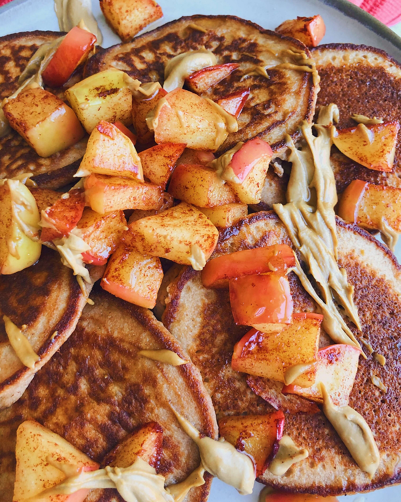 Cinnamon Apple Cassava Pancakes: A delicious weekend pancake recipe so perfect for a cozy, Fall morning. #healthypancakes #glutenfreepancakes | www.jillzguerin.com