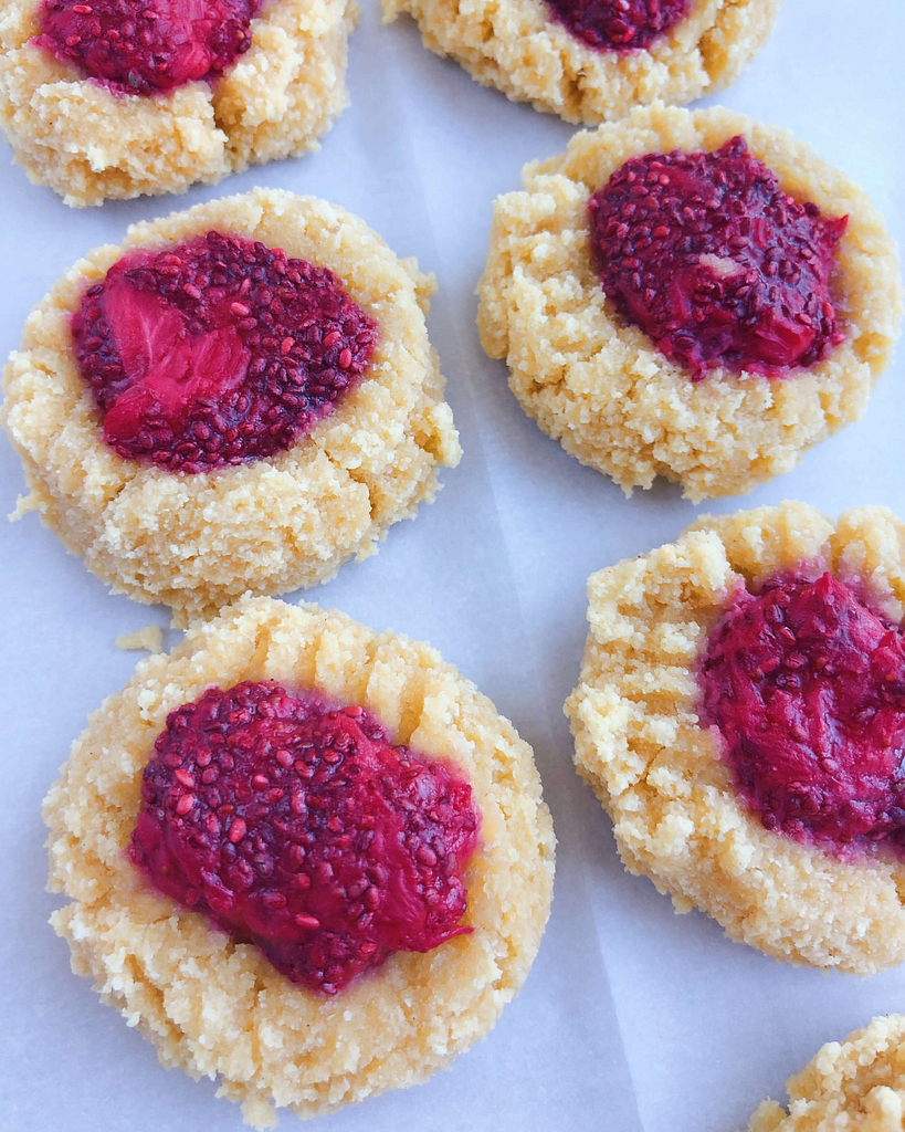 Strawberry Jam Cookies: healthy cookies that totally hit the spot and OH SO REFRESHING! #healthycookies #glutenfreecookies | www.jillzguerin.com