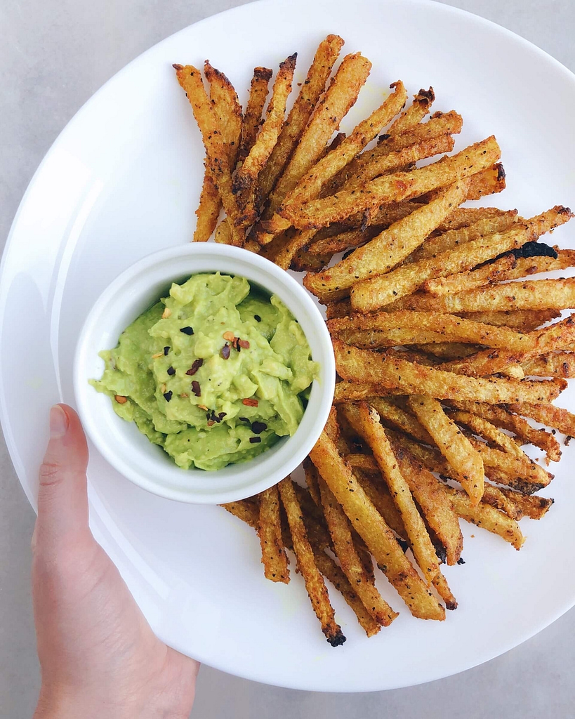 Healthy Jicama Fries: a unique and healthy spin on traditional fries. #healthyfries #jicama | www.jillzguerin.com