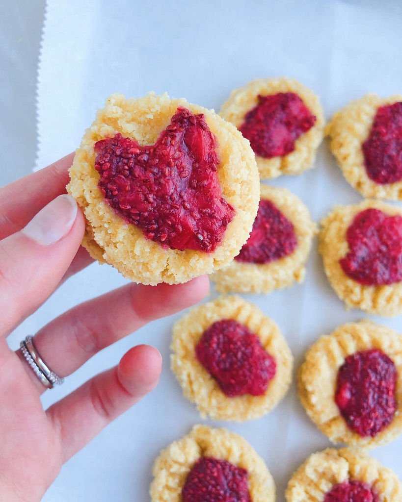 Strawberry Jam Cookies: healthy cookies that totally hit the spot and are OH SO REFRESHING! #healthycookies #glutenfreecookies | www.jillzguerin.com