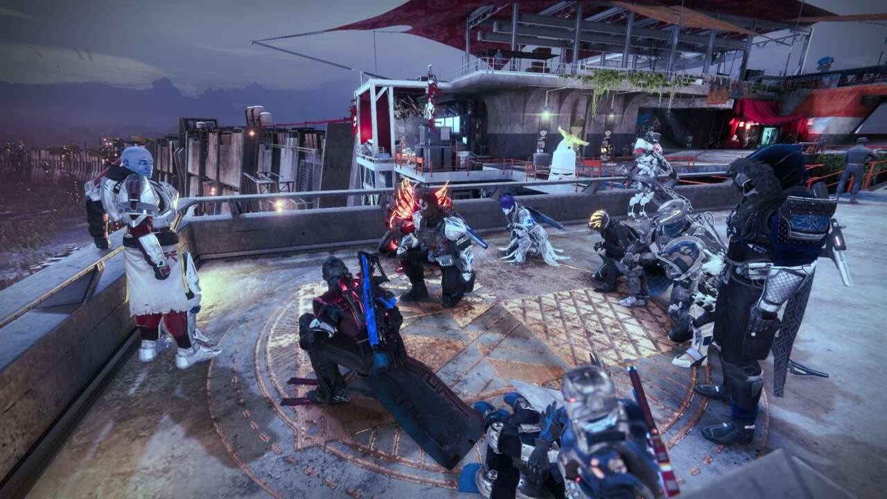 Destiny 2 Players Paying Tribute To Lance Reddick’s Commander Zavala In-Game