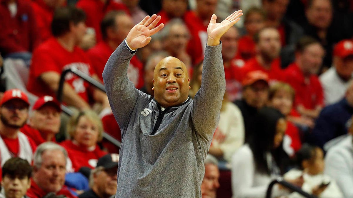 Penn State basketball coach rips refs after 20-point loss: ‘I’m done sending in clips’