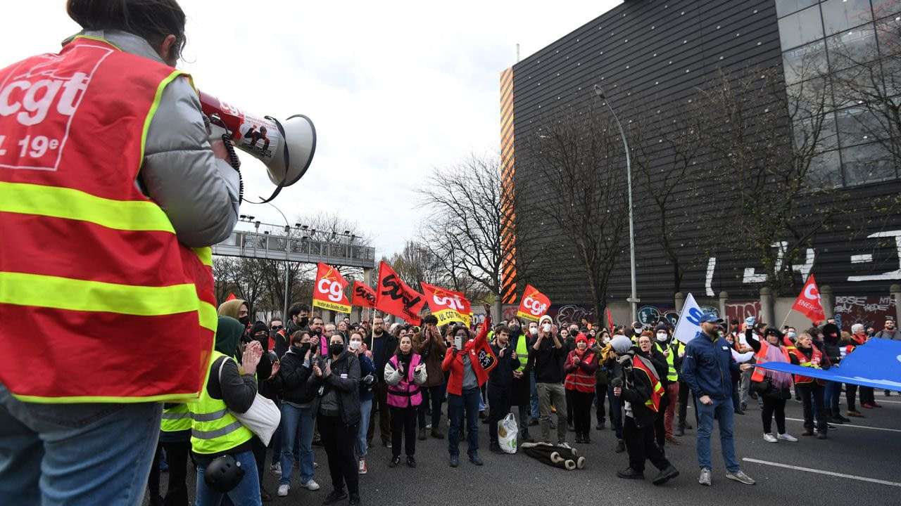 CGT unionists prepare to block the traffic on the ring road in Paris on March 17.