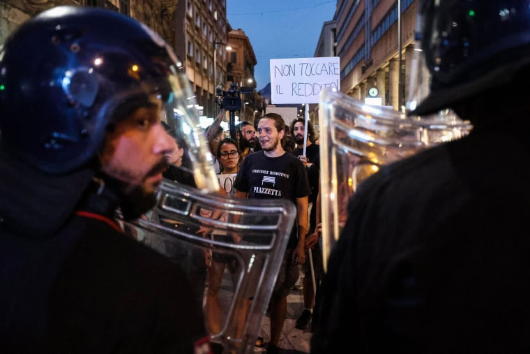 Image: TOPSHOT-ITALY-VOTE-POLITICS-PROTEST