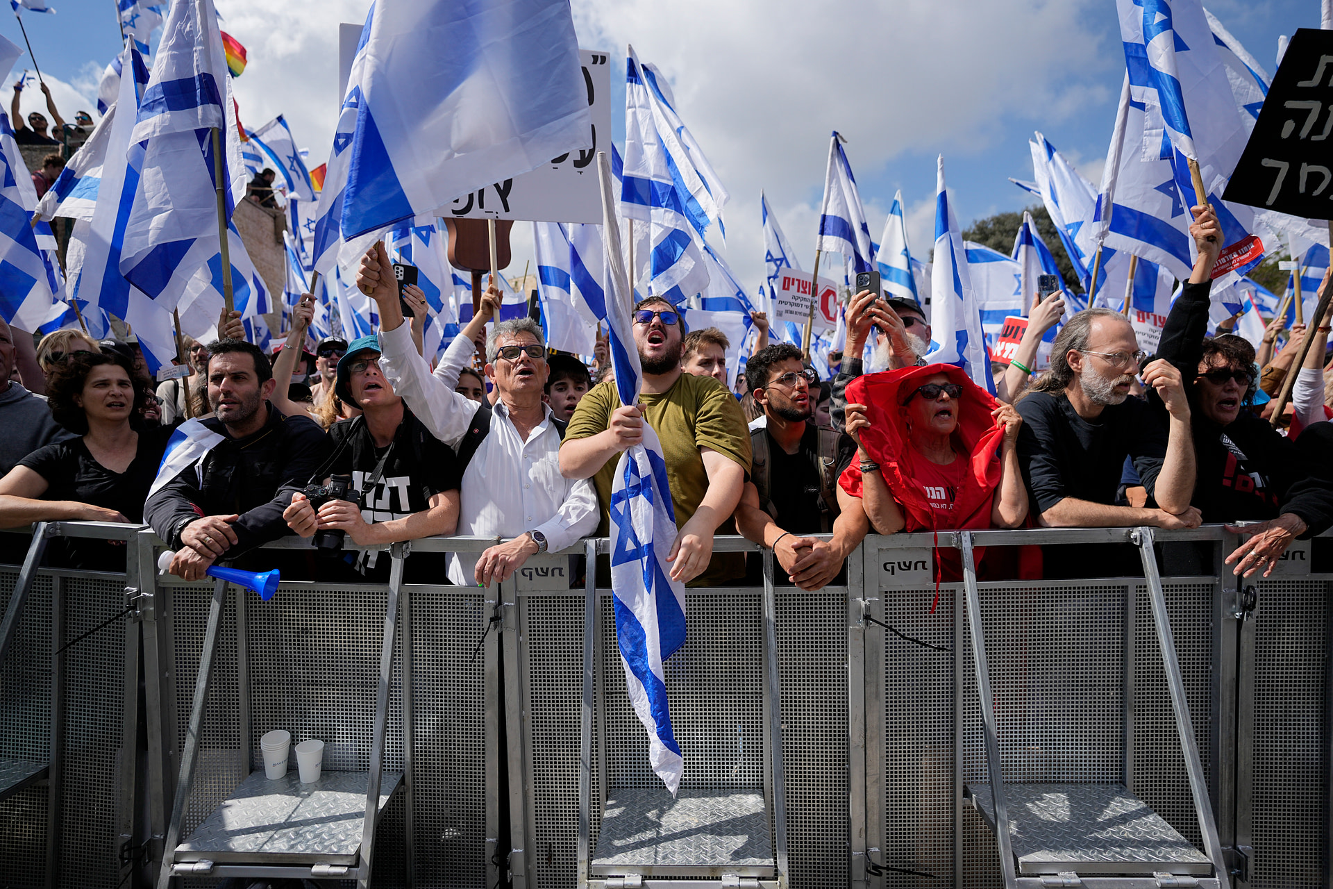 Israeli unions launch strike, upping pressure on Netanyahu