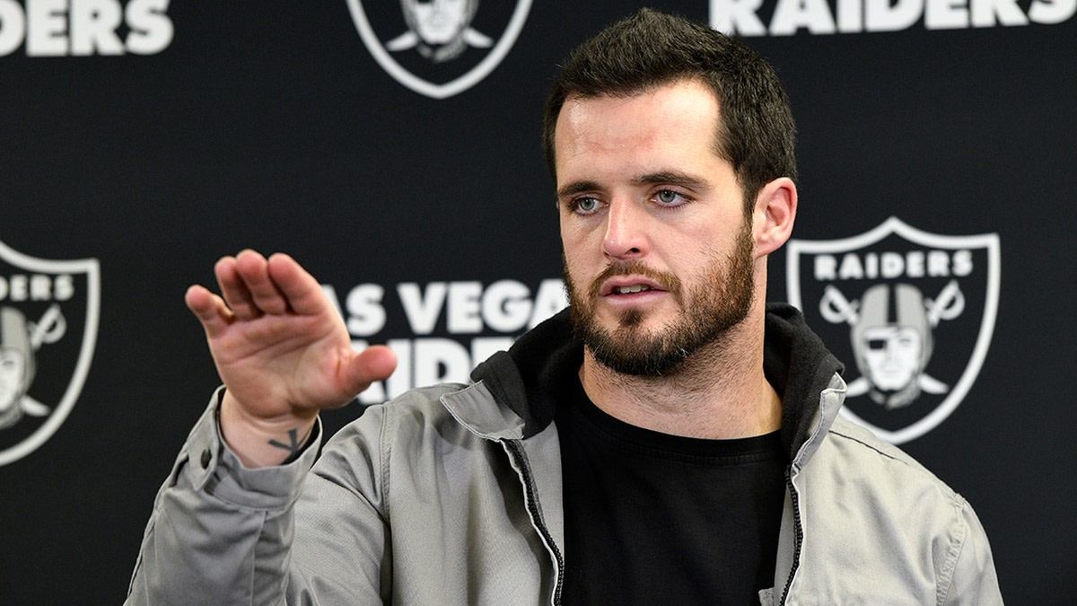 Raiders to ‘explore trade options’ for Derek Carr after disappointing 2022 season: report