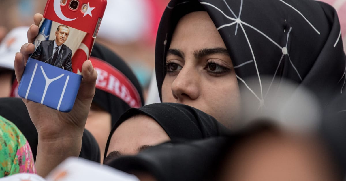 How Turkey’s Erdoğan uses social media to cling onto power