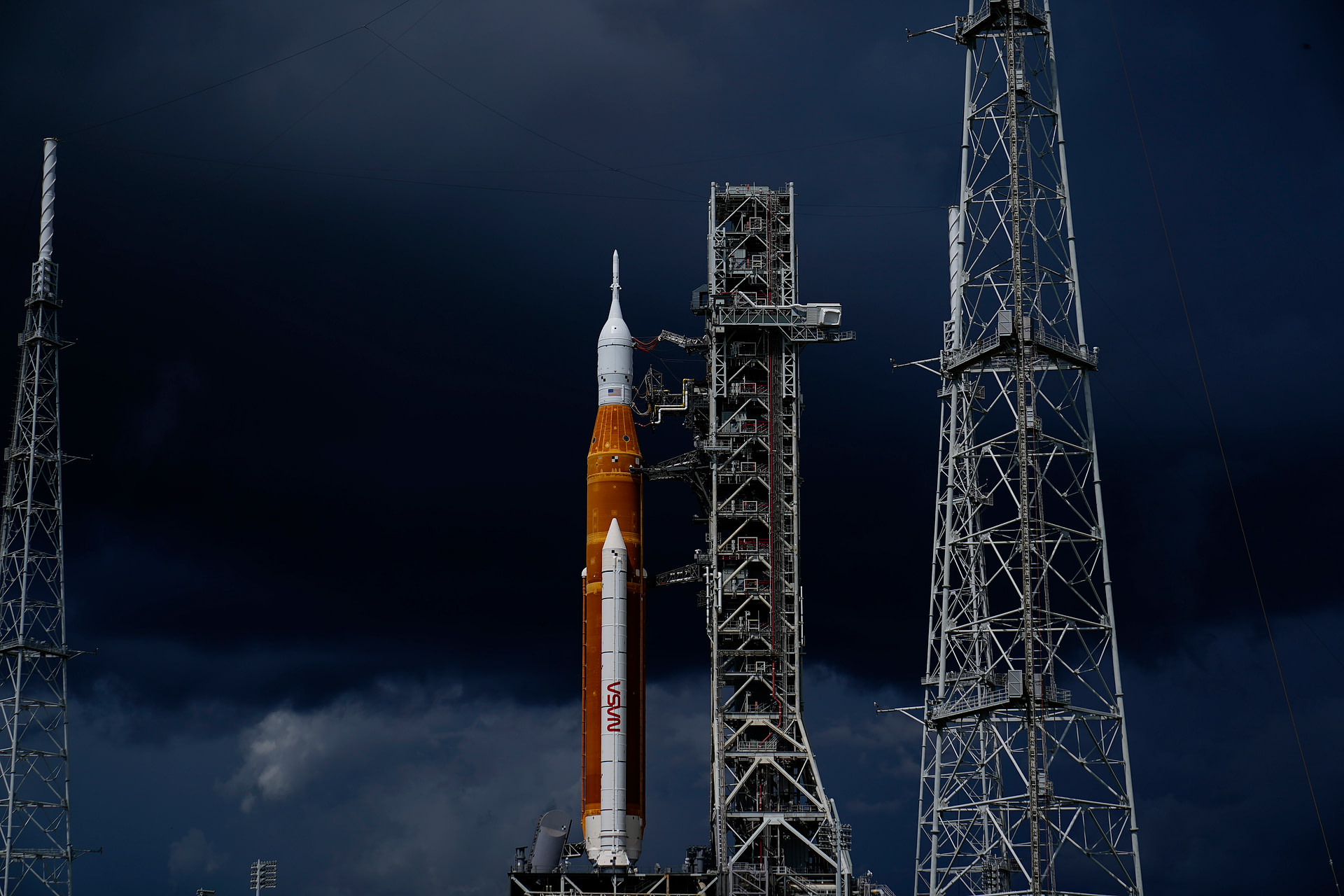 Fuel leak ruins NASA’s 2nd shot at launching moon rocket