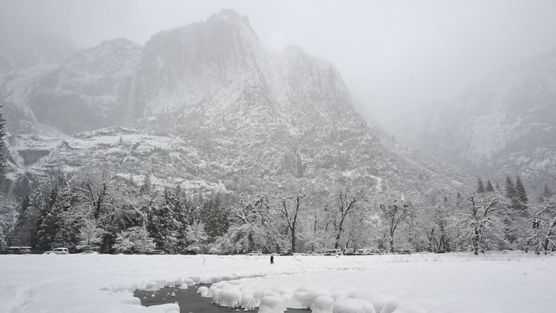 Deep snow closes Yosemite and other California parks