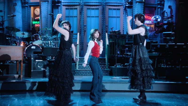 Jenna Ortega tries to avoid doing iconic &#8216;Wednesday&#8217; dance in SNL promo