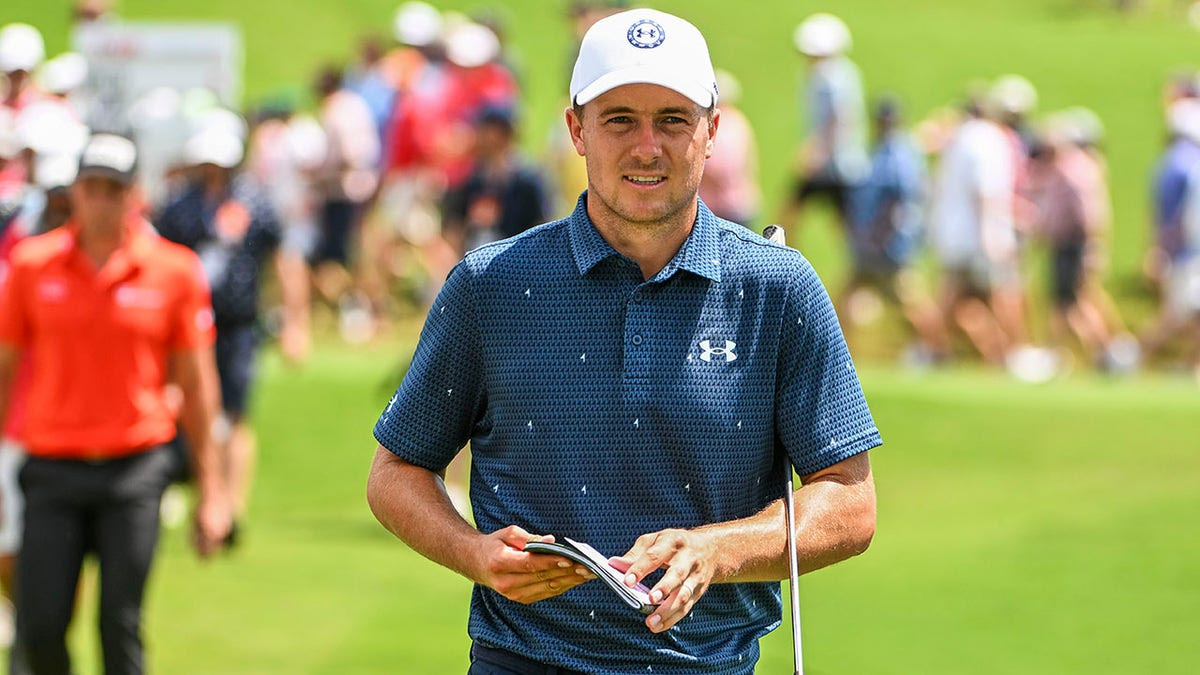 Jordan Spieth gifts fan who saved errant tee shot from going in water, helped him make cut: ‘Sorry & thanks!’