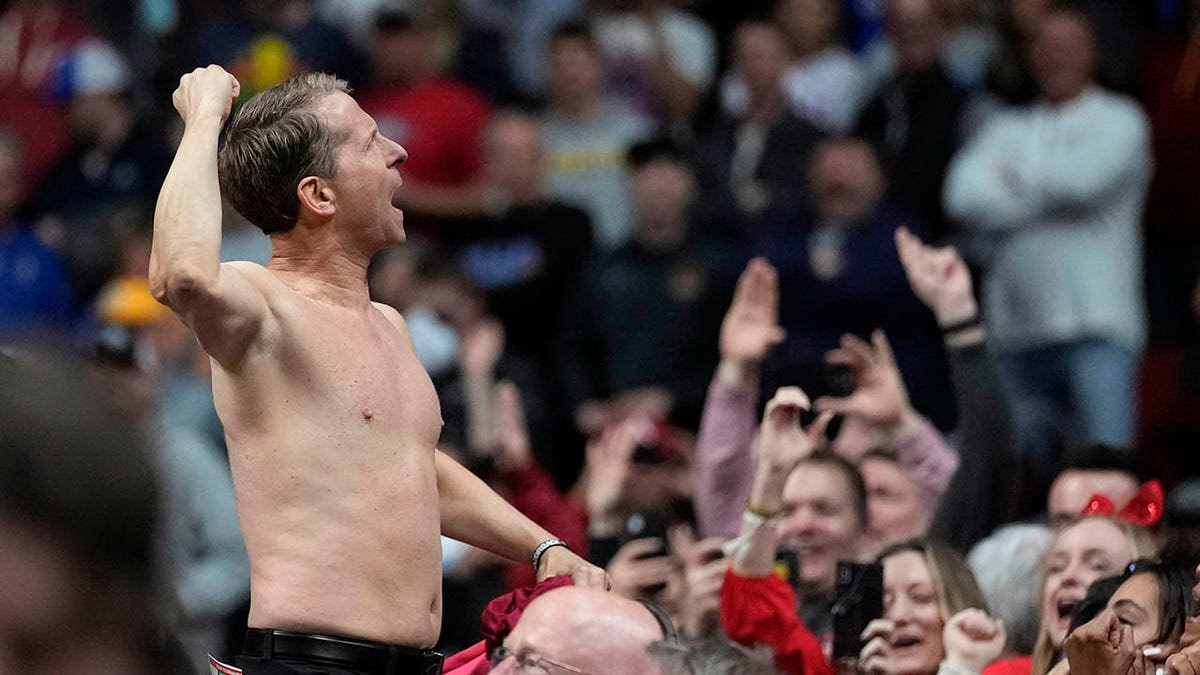 Arkansas’ Eric Musselman goes shirtless to celebrate upset win over Kansas