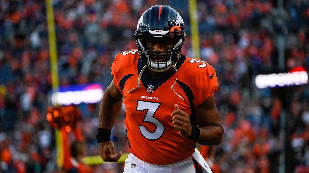 Broncos, Russell Wilson agree to five-year, $245 million contract extension: report