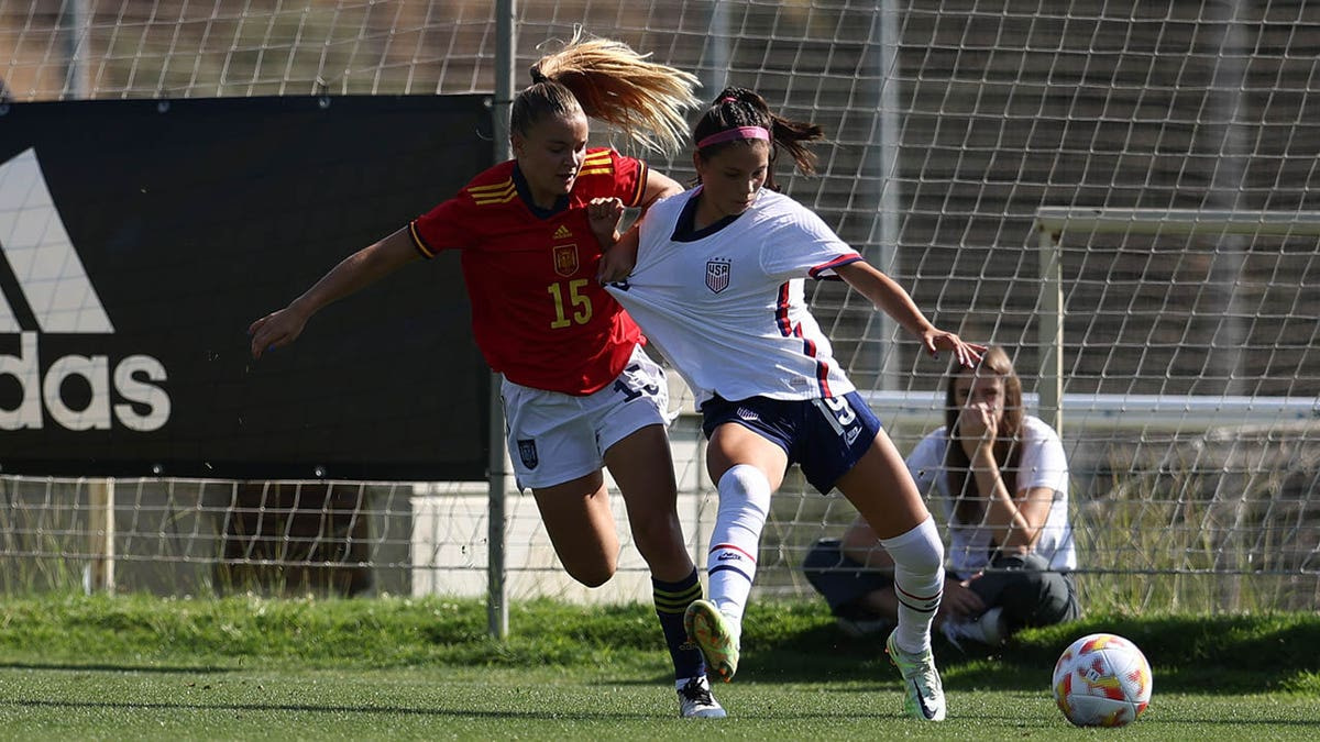 San Diego Wave sign 15-year-old soccer prodigy, youngest in NWSL history