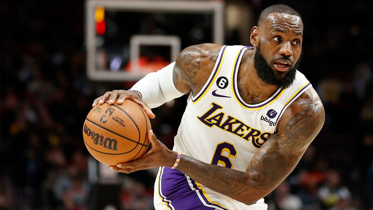 Lakers’ LeBron James makes history in loss to Clippers, moves closer to all-time scoring record