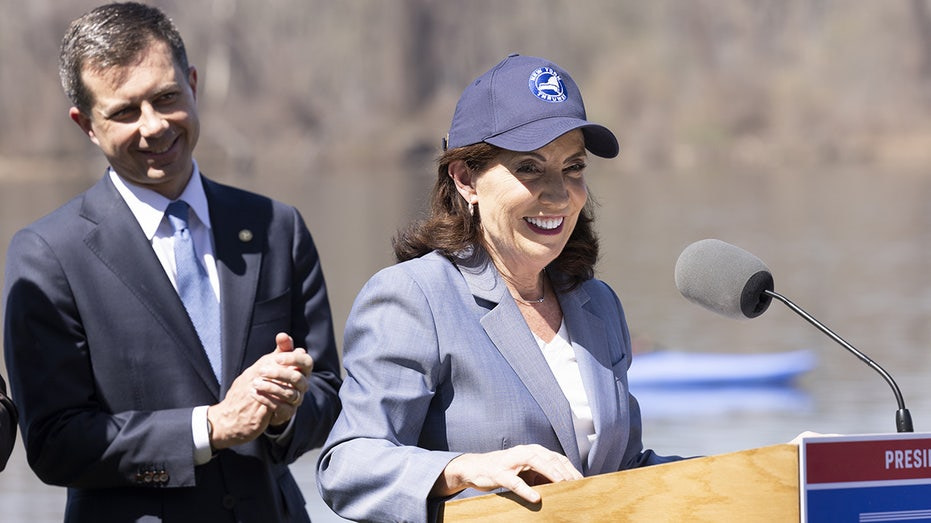 New York Gov Hochul issues emergency order before Title 42 expires, as NYC begins busing migrants to suburbs