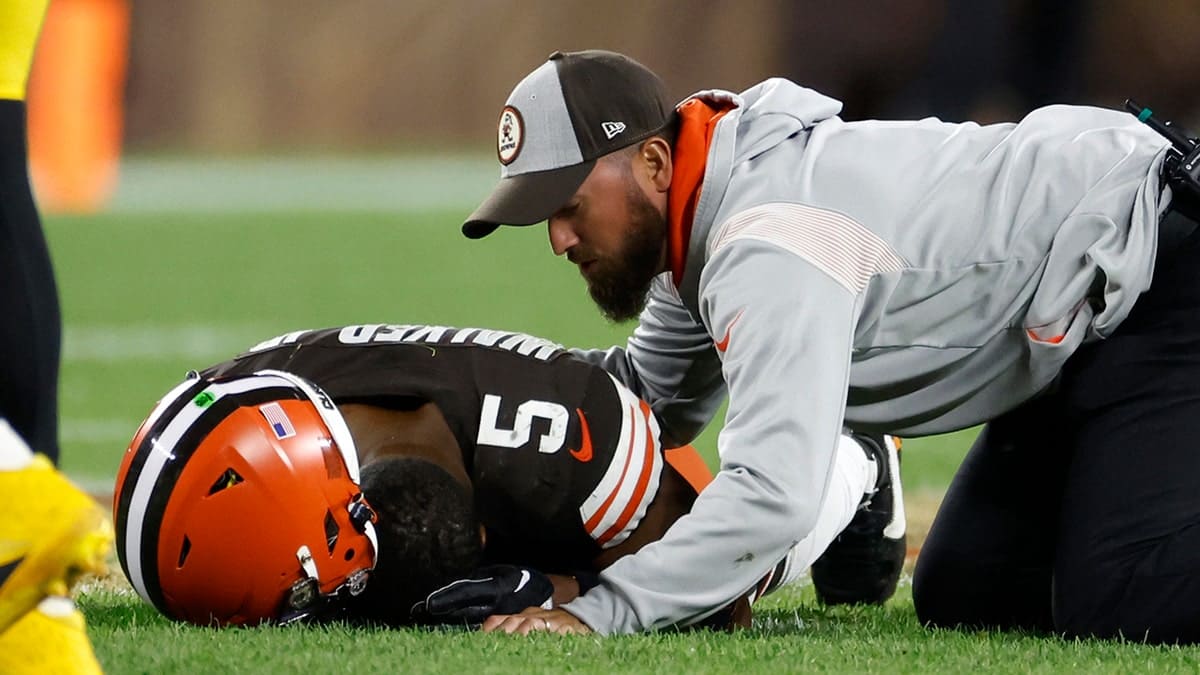 Browns’ Anthony Walker Jr suffers leg injury, Steelers’ Chukwuma Okorafor ripped for unnecessary extra effort