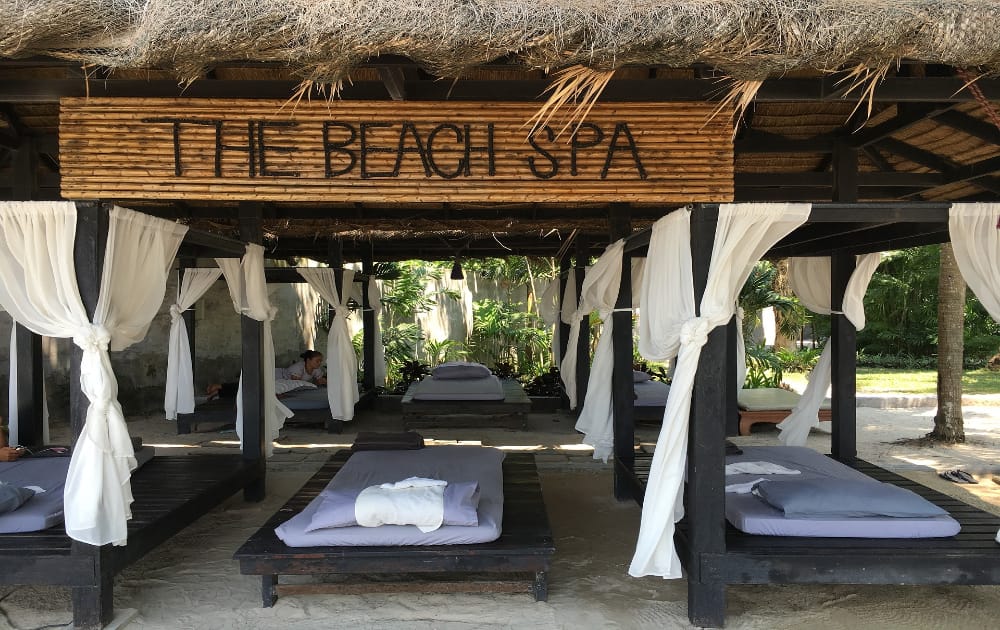 Lits de massage au Beach Spa