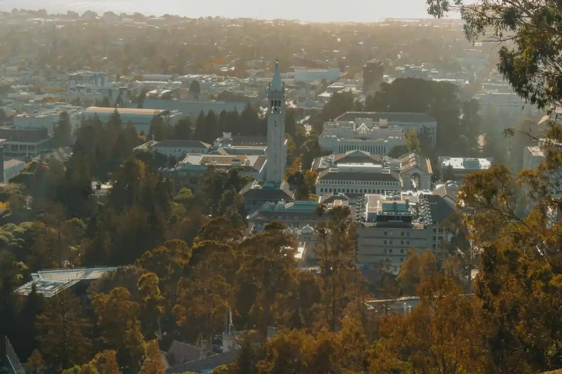 Graduation And Move-Out: Stress-Free Trashouts For UC Berkeley Students 1 uc berkley graduation move outs